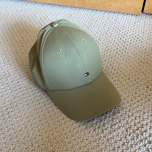 Tommy Hilfiger Khaki Baseball Cap - Picture 1 of 3